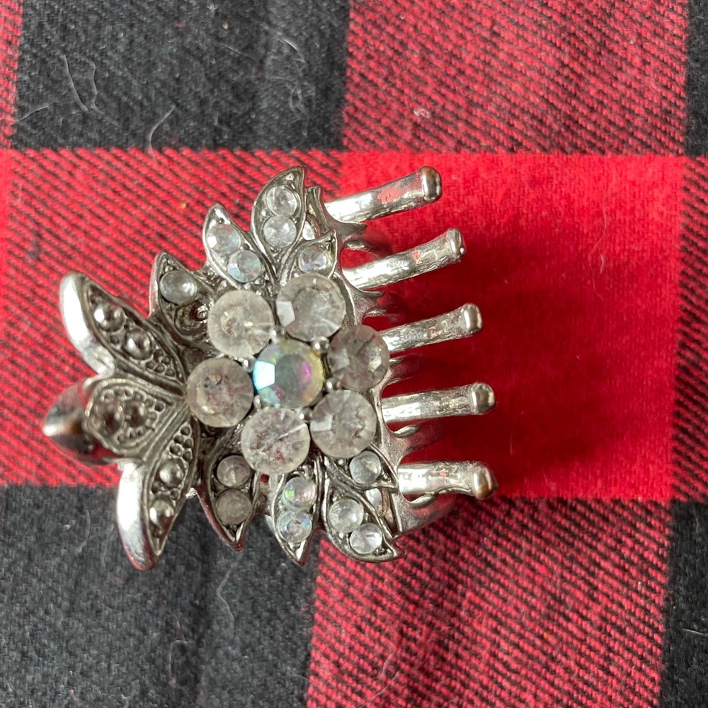 Silver detailed hair clip